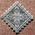 [6920] ハーダンガー刺繍　コースター4枚セット　矢羽根モチーフ　※布の色は砂色です