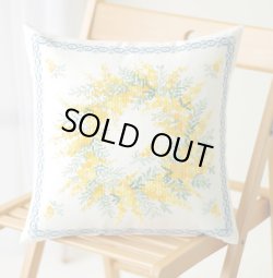 画像1: [10358] オノエ・メグミ　Mimosa　Collection　クッション　ミモザのリース