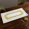 [10514] オノエ・メグミ　Mimosa　Collection　テーブルセンター　ミモザのリース