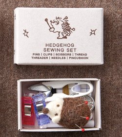 画像1: [10585]クロバー　ソーイングセット〈はりねずみ〉
