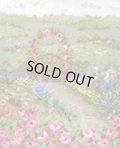 画像1: [5869] オリムパス　クロスステッチキット　オノエ・メグミの物語からの花咲く風景〜バラの花咲くピーターの庭〜 (1)