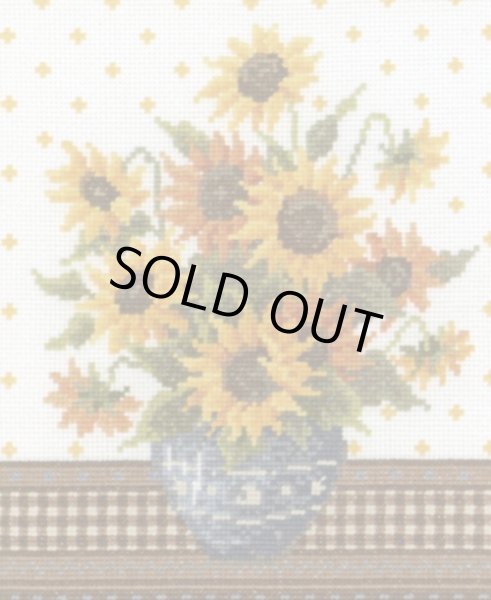 画像1: [6930] オリムパス　オノエ・メグミししゅうキットシリーズ　フラワーコーディネート　サンフラワーとブルーグレーの花瓶 (1)