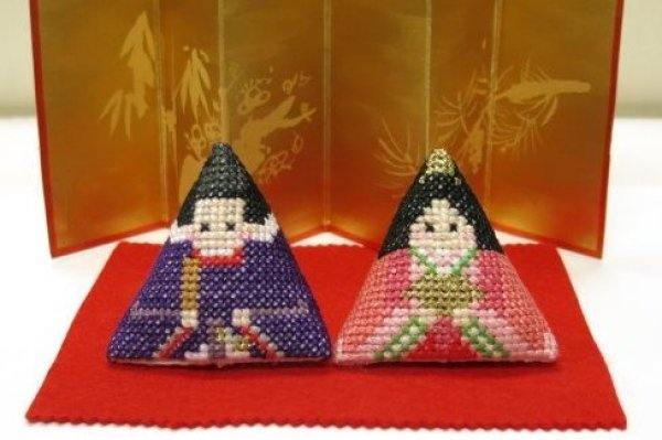 画像3: [7874] 季節を楽しむ刺しゅうキット　クロスステッチのおひなさま (3)