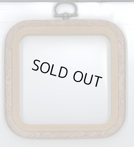 画像1: [9551] 木目調 ゴム製フープ 【正方形】 内径:約10.5×10.5cm (1)