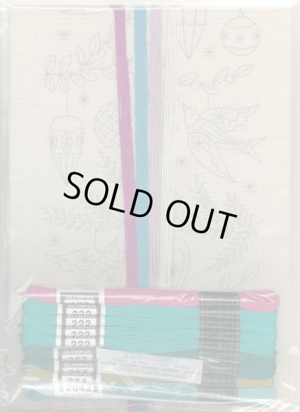 画像3: [10411] オリムパス　マカベアリス　刺しゅうキット　めぐる季節の贈り物　ホリデーバード (3)