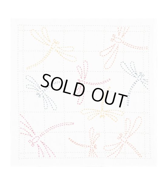 画像4: [10454] オリムパス 刺し子花ふきんキット 茜とんぼ（白） (4)