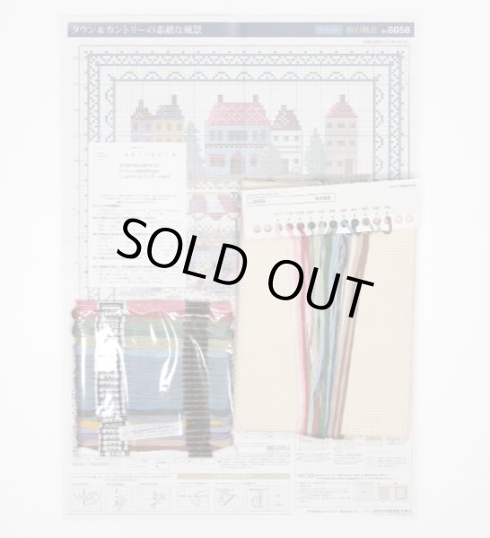 画像3: [7765] オリムパス オノエ・メグミ　刺しゅうキットシリーズ　タウン＆カントリーの素敵な風景　クッション「街の風景」 (3)