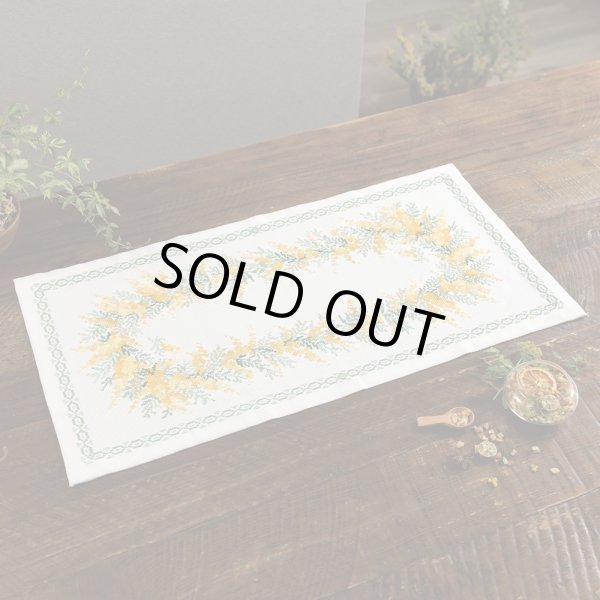 画像1: [10514] オノエ・メグミ　Mimosa　Collection　テーブルセンター　ミモザのリース (1)