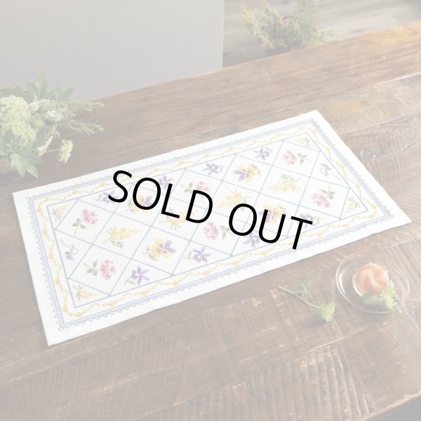 画像1: [10517] オノエ・メグミ　Mimosa　Collection　テーブルセンター　ミモザと春の小花 (1)