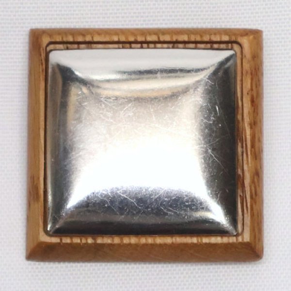 画像1: [10563] 新型オリジナル木製ブローチ台【四角】 淡い茶 (1)