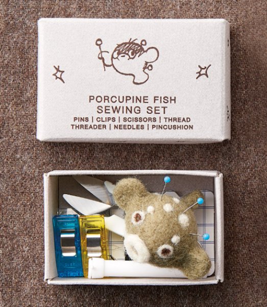 画像1: [10584]クロバー　ソーイングセット〈ハリセンボン〉 (1)