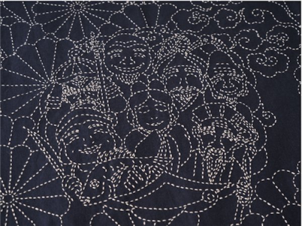 画像はネイビーです